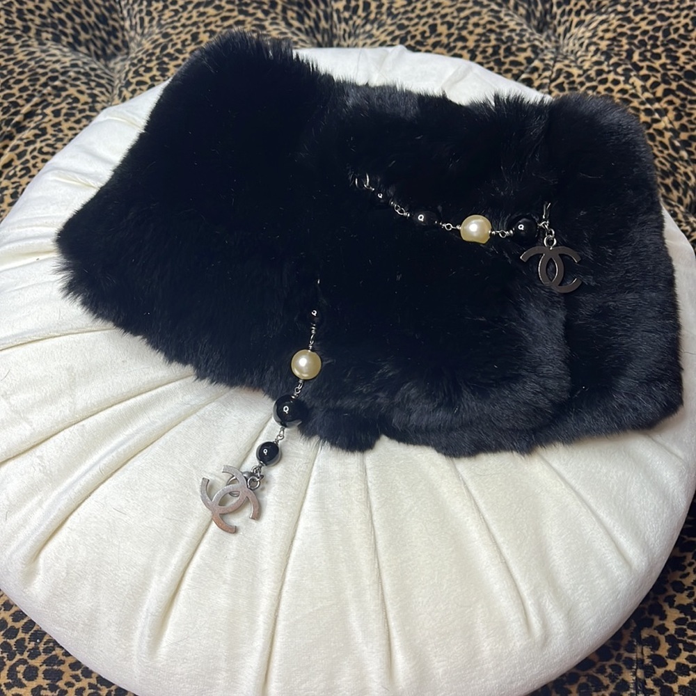 CHANEL Double C Pearl Rabbit Scarf - Picture 5 of 8
